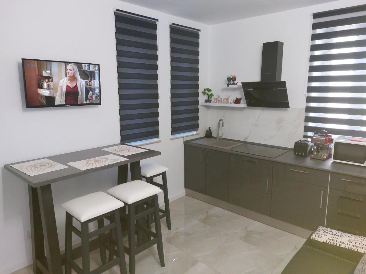 Water Lily Apartment Studio 2 cu parcare gratuita Oradea Exterior foto