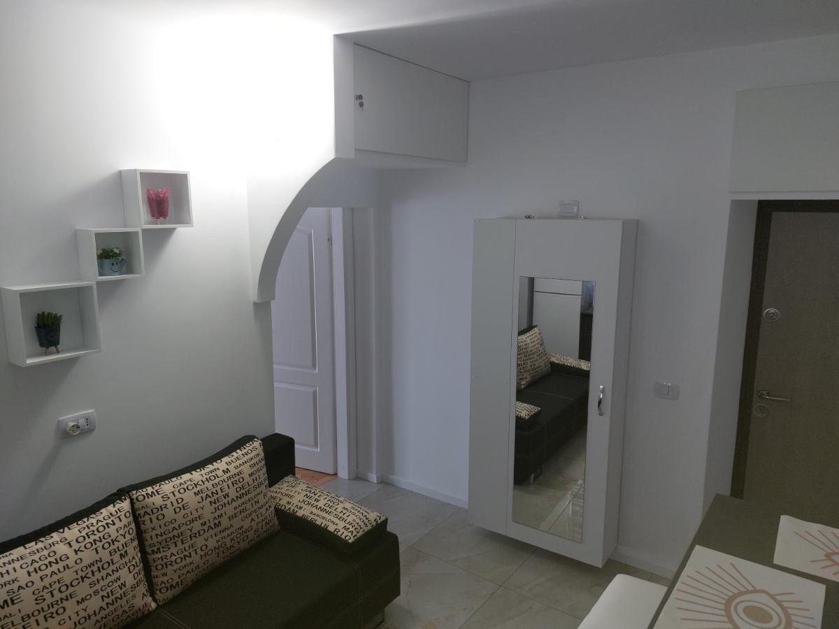 Water Lily Apartment Studio 2 cu parcare gratuita Oradea Exterior foto