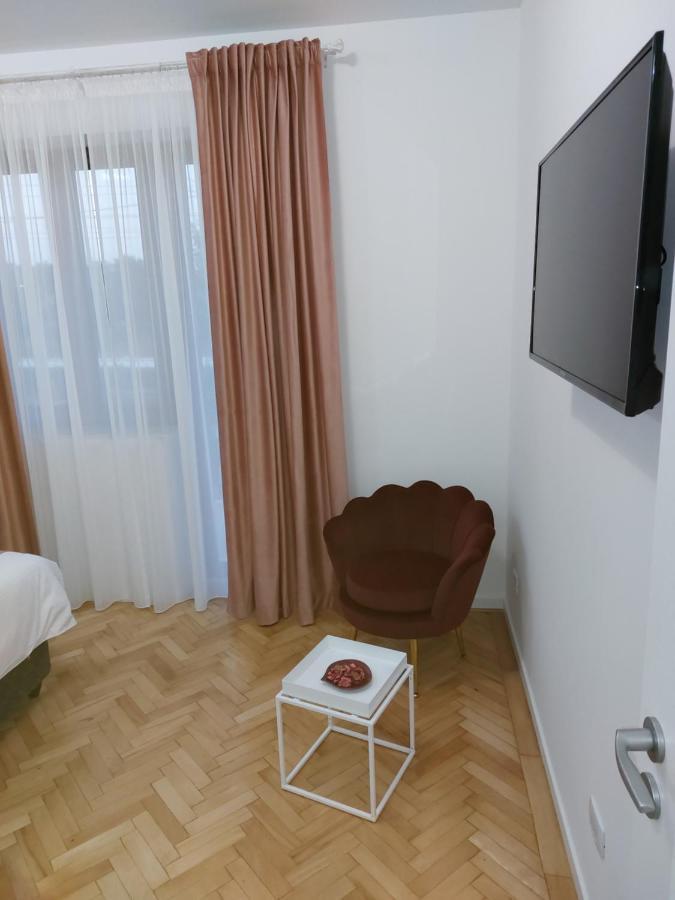 Water Lily Apartment Studio 2 cu parcare gratuita Oradea Exterior foto