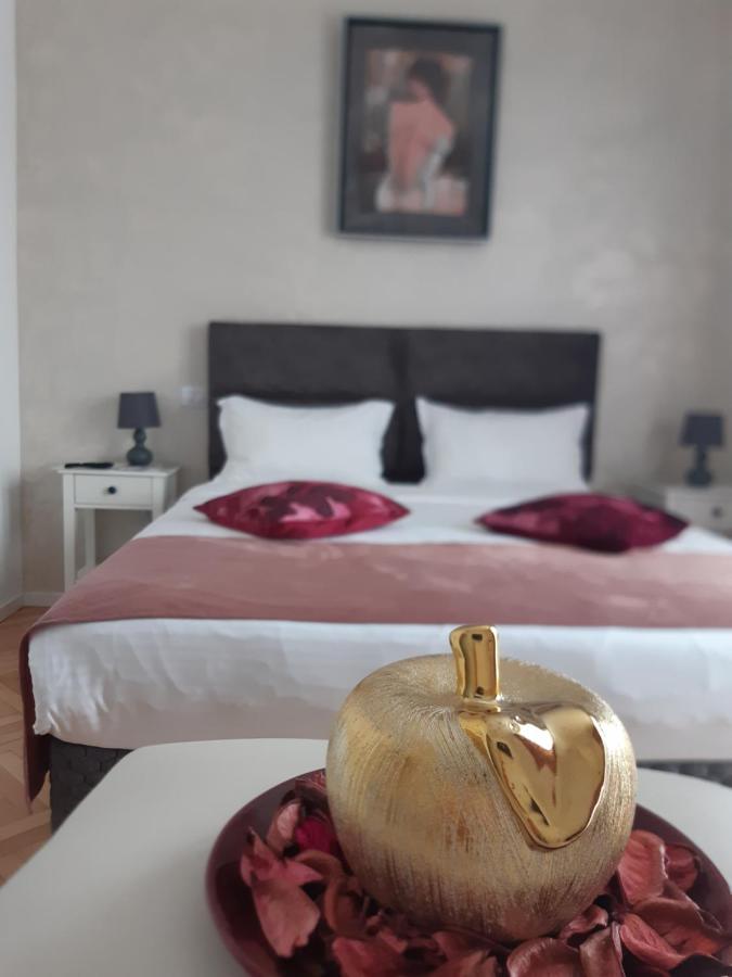 Water Lily Apartment Studio 2 cu parcare gratuita Oradea Exterior foto